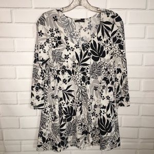 👑4/$35 Emily Blu Floral loose Fit Shirt on Sale